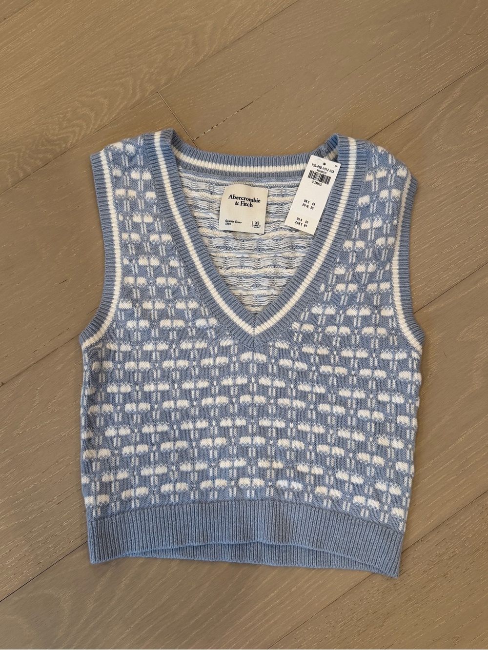 A&F NWT Blue & White Knit Sweater Vest